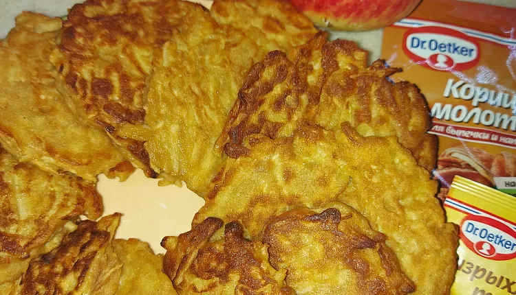 Яблочные оладушки