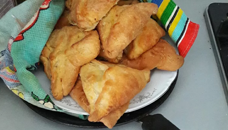 Слоеные треугольники с курицей