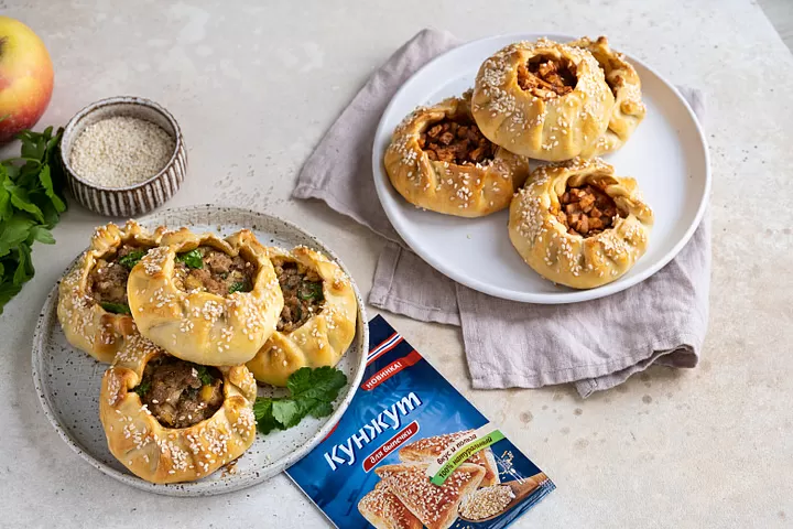 Пирожки с мясной и сладкой начинкой  фото