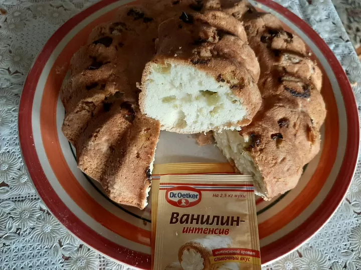 Шарлотка с ревенем фото