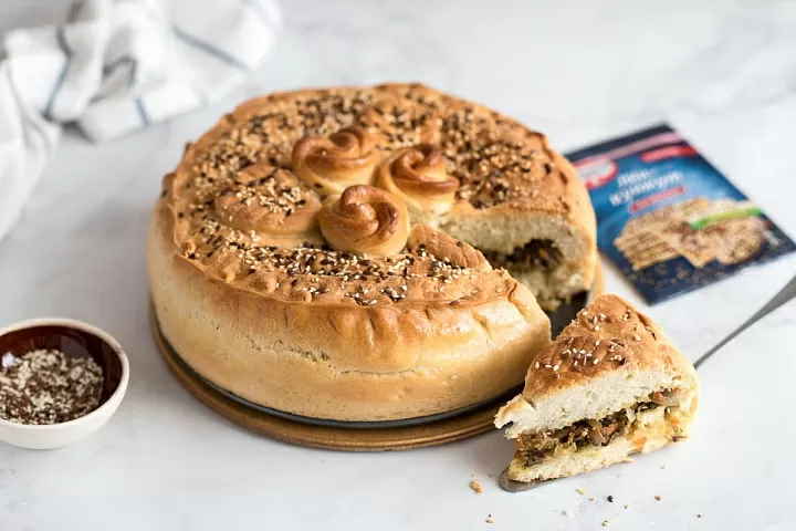 Постный пирог с капустой и грибами фото