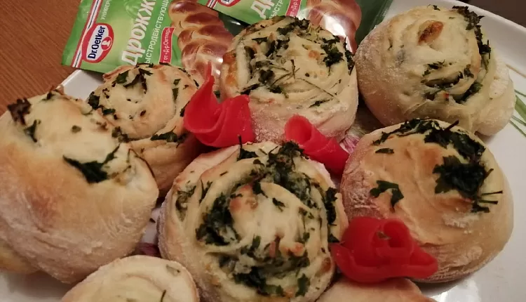 Рулетики с сыром и зеленью