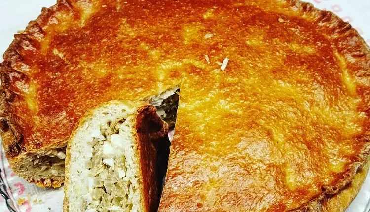 Закрытый пирог с капустой и яйцом