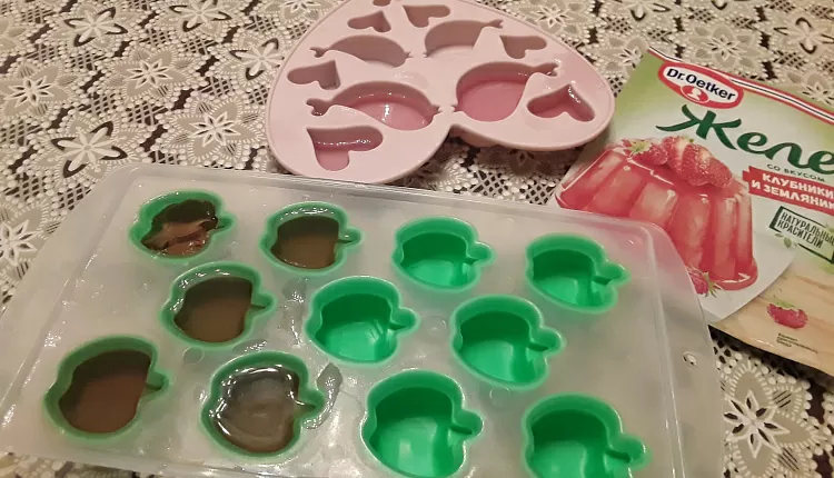 Желе из яблок и вишни