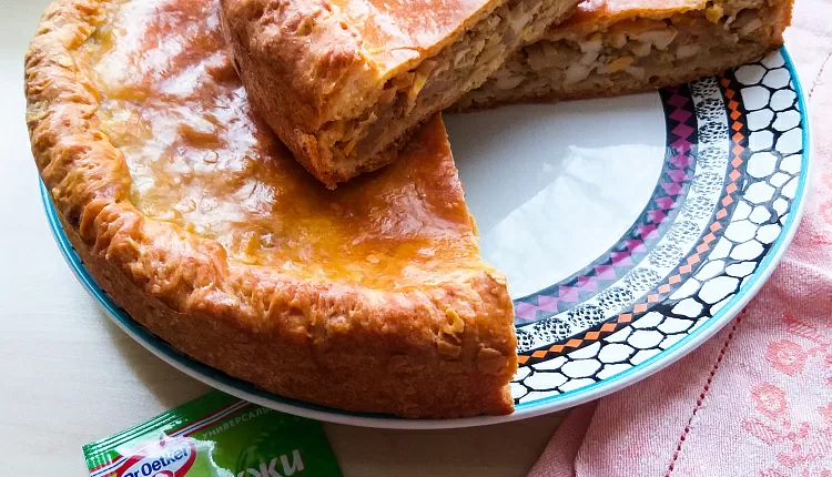 Закрытый пирог с капустой и яйцом