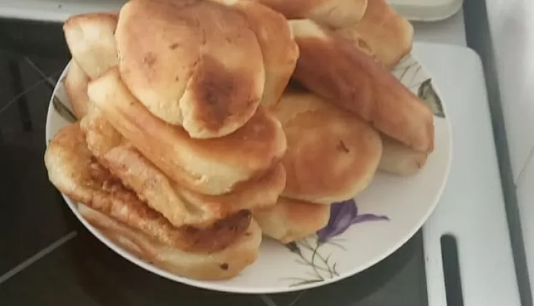 Пирожки с яйцом и зеленью