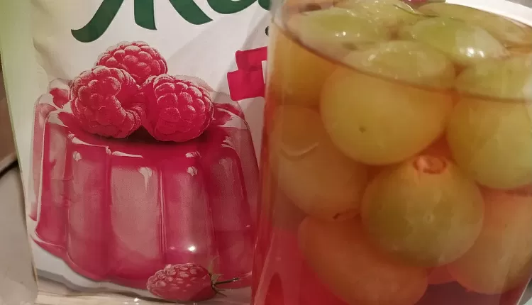 Желе со вкусом лесных ягод