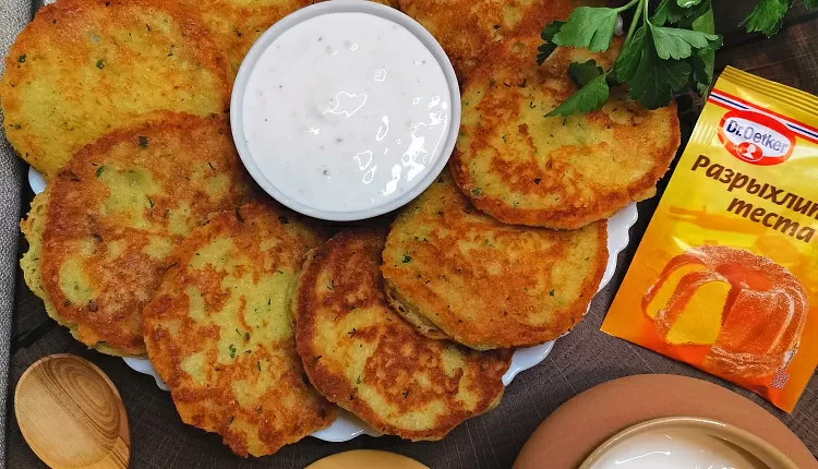 Сырные оладушки с зеленью