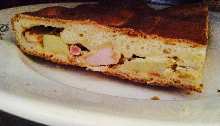 Осетинский пирог с картофелем и сыром