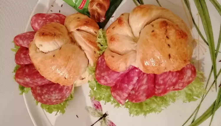 Бейгл с лососем и рукколой
