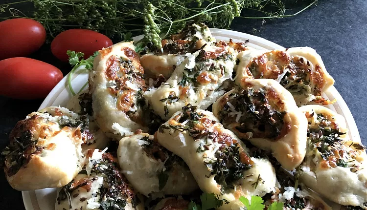 Рулетики с сыром и зеленью