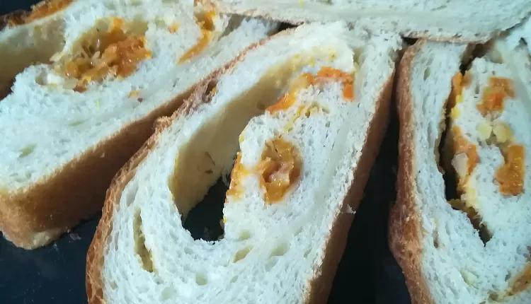 Булочки с абрикосами.