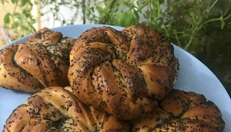 Булочки с маком