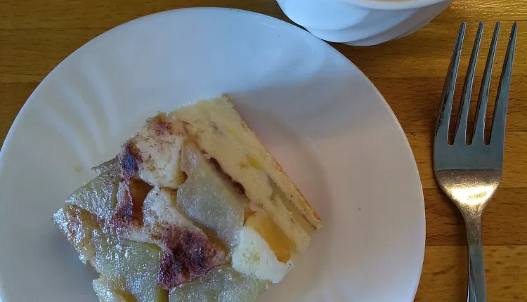 Классическая шарлотка с яблоками