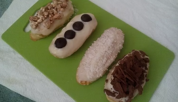 Эклеры любимые пирожные с заварным кремом