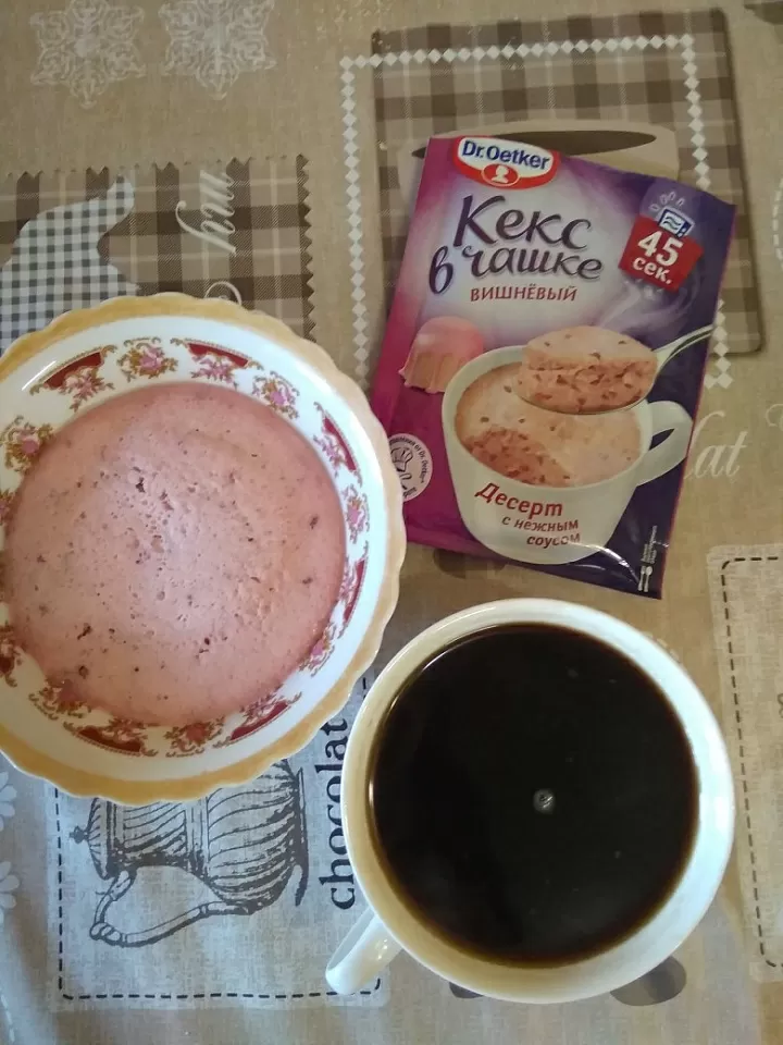 Вишневый кекс в чашке  фото рецепта