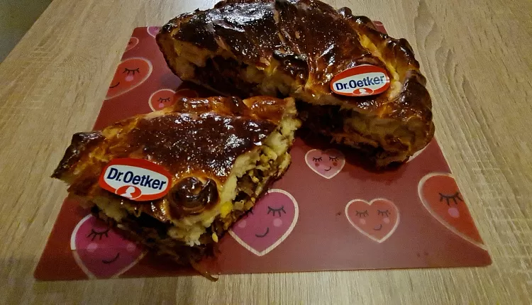 Закрытый пирог с капустой и яйцом