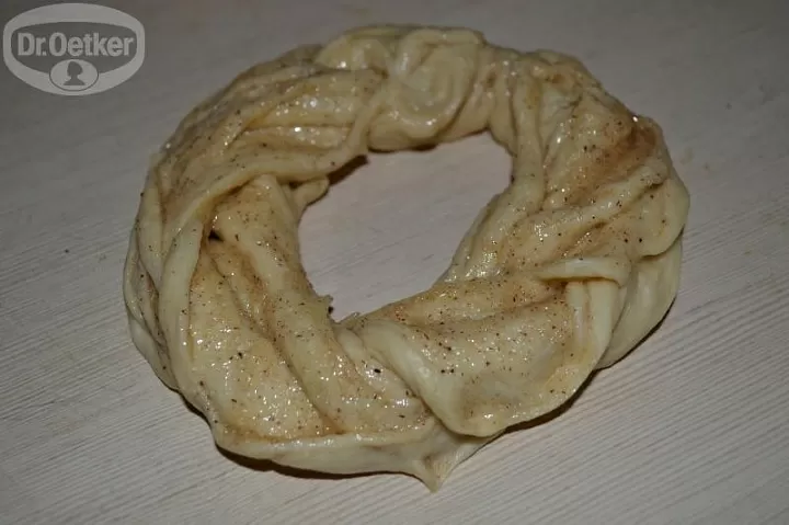 Плетеное кольцо с корицей фото