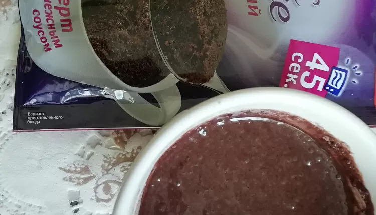 Кекс в чашке шоколадный
