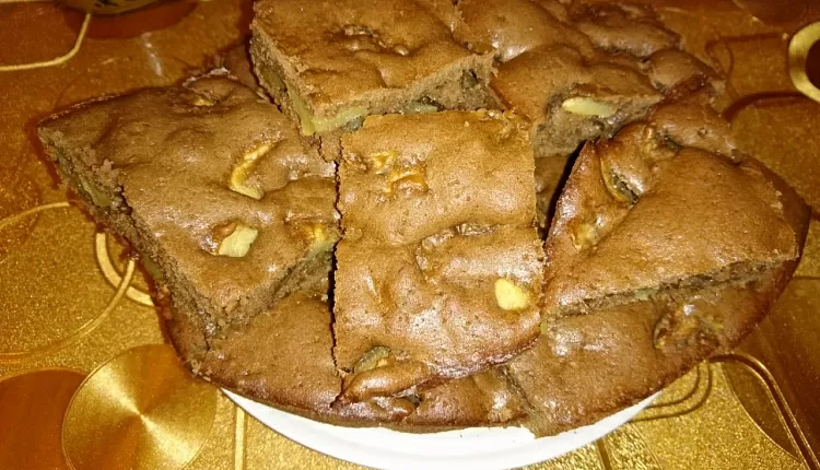Чайный пирог с сухофруктами, орехами и пряностями