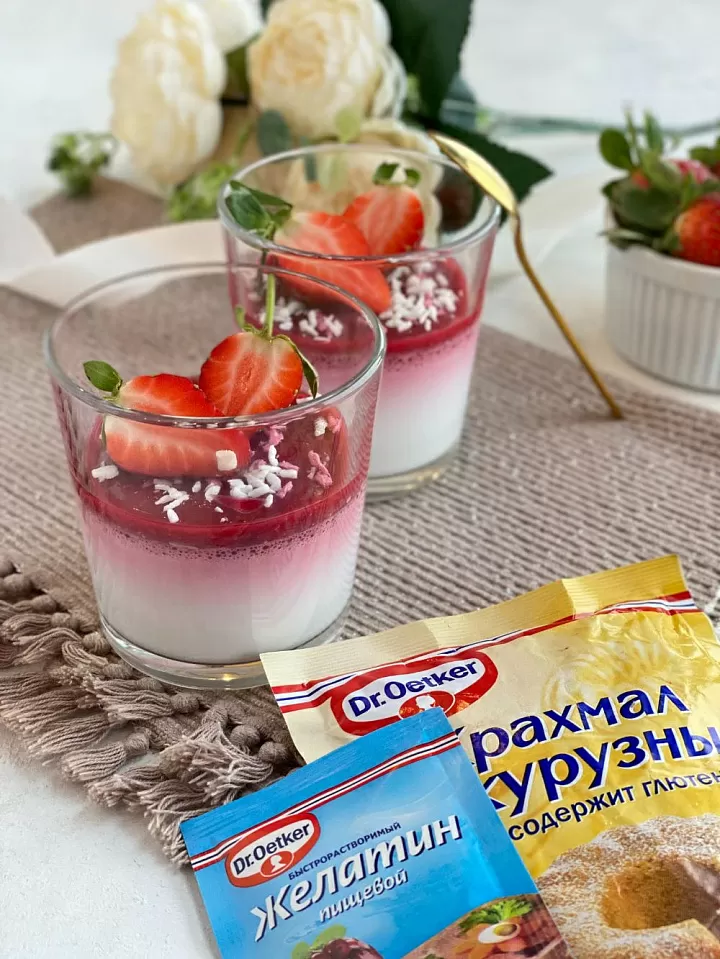 Кокосовая панна котта с ягодным соусом фото