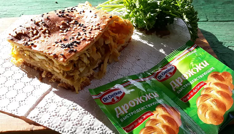 Закрытый пирог с капустой и яйцом