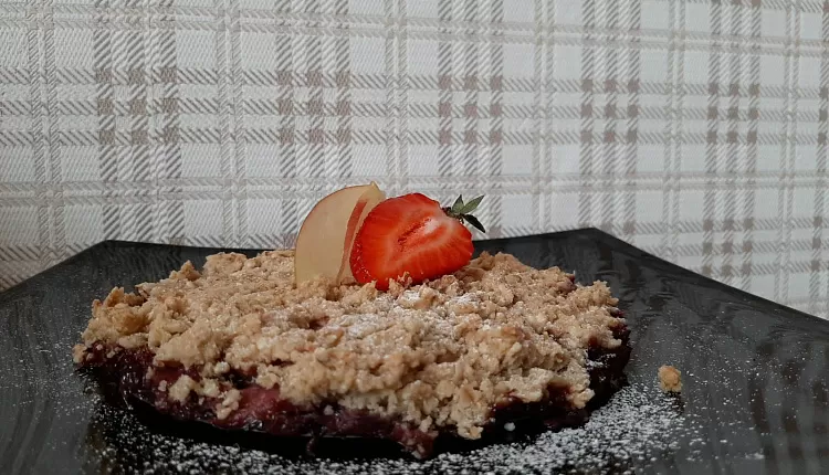 Ягодный крамбл