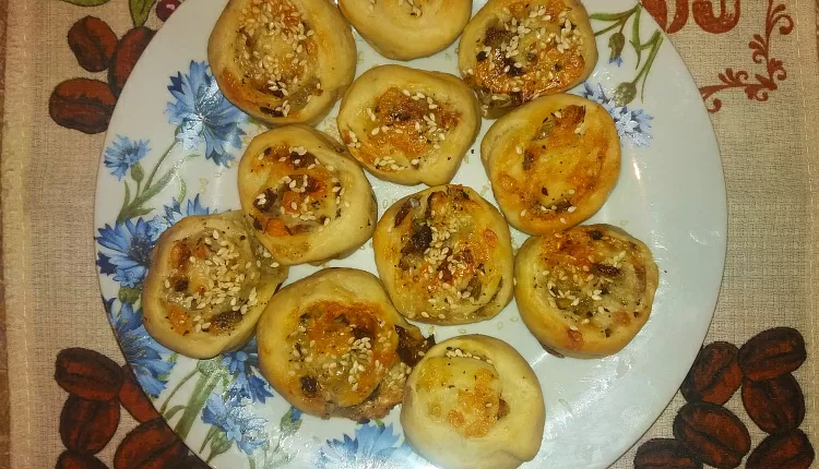 Рулетики с сыром и зеленью