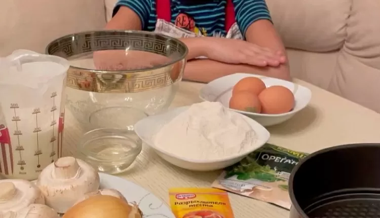 Заливной пирог с курицей и грибами 