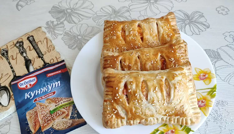 Слойки с ветчиной и сыром