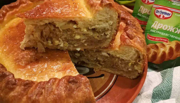 Закрытый пирог с капустой и яйцом