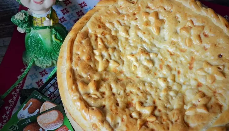 Закрытый пирог с капустой и яйцом