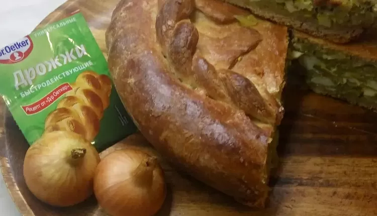 Закрытый пирог с капустой и яйцом