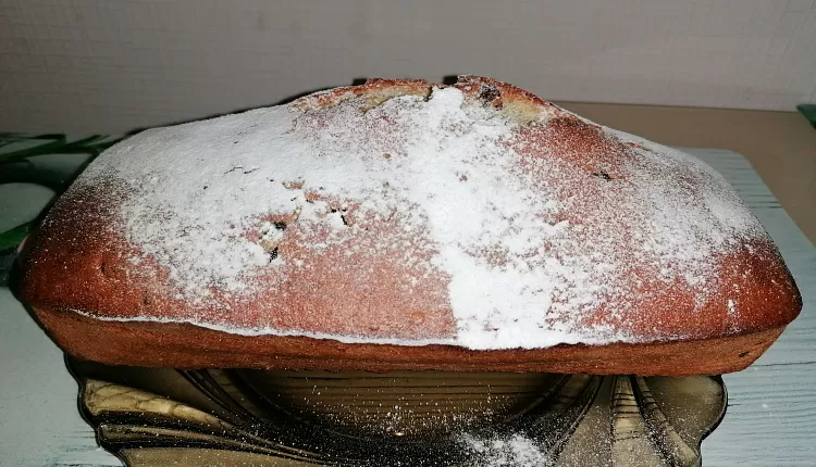 Творожный кекс с изюмом и яблоком