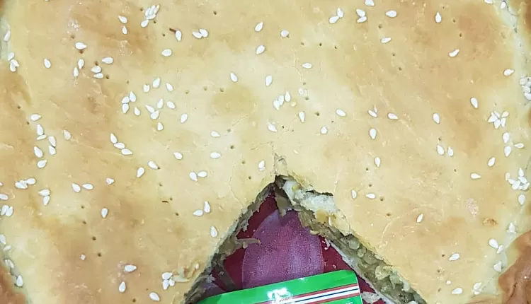Закрытый пирог с капустой и яйцом