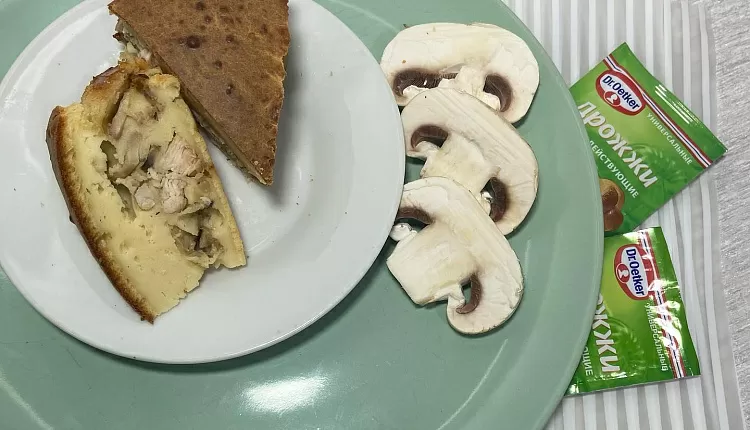 Заливной пирог с курицей и грибами 
