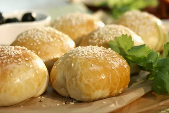 Итальянские булочки с сыром и томатами фото рецепта