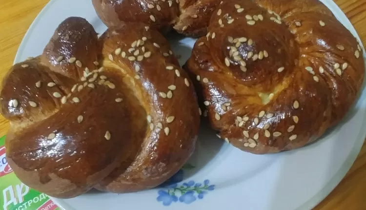Бейгл с лососем и рукколой