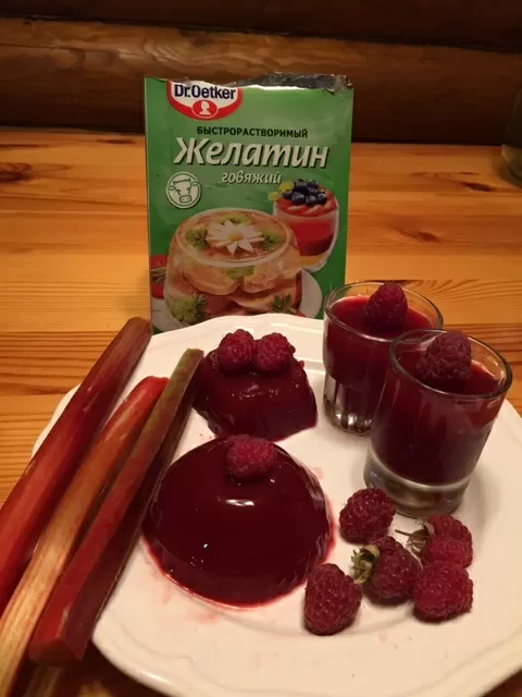 Ароматное желе из ревеня и свежей малины с желатином от Dr.Bakers фото