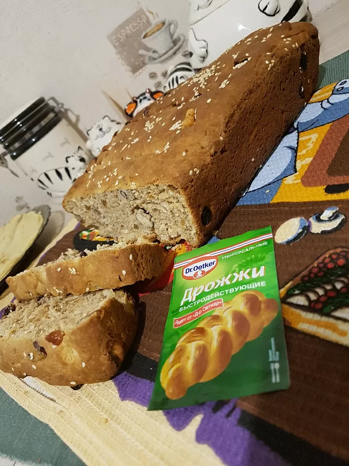 Цельнозерновой хлеб с изюмом и орехами фото рецепта
