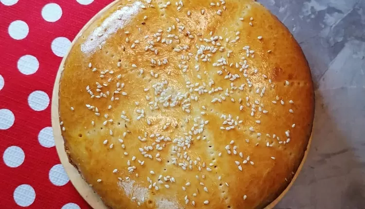 Закрытый пирог с капустой и яйцом