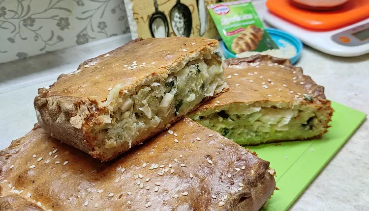 Закрытый пирог с капустой и яйцом
