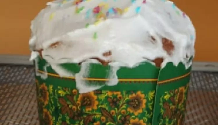 Дрожжевой кулич с маком и безе