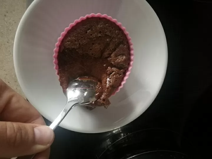 Шоколадный фондан в микроволновке  фото