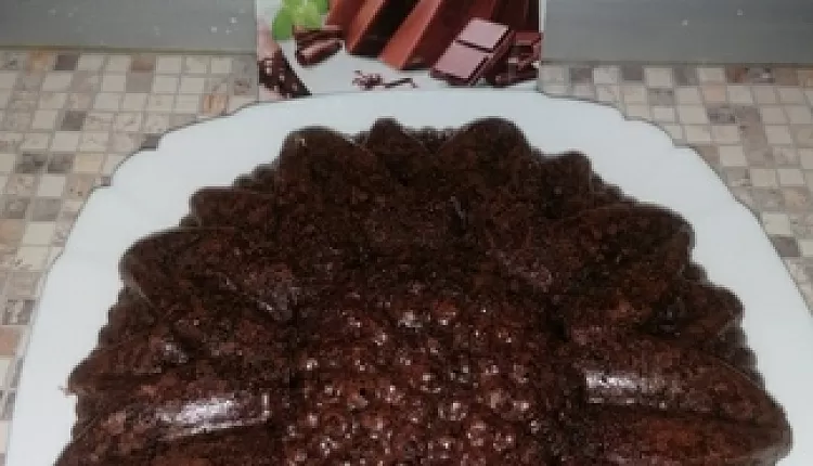 Шоколадный кекс с орехами