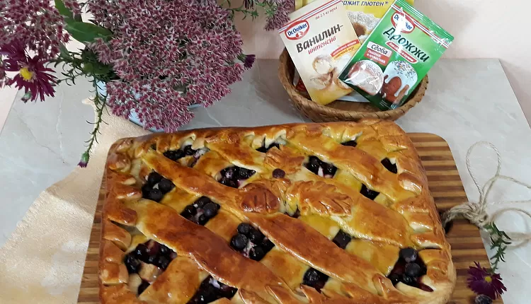 Дрожжевой пирог с ягодами