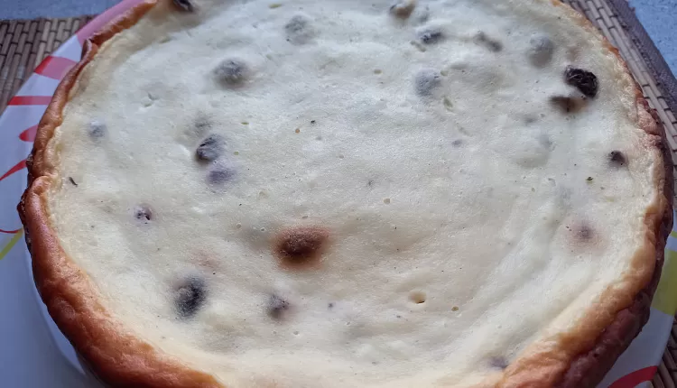 Запеканка по деревенски с изюмом 