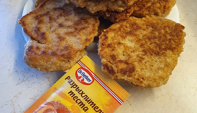Сырные оладушки с зеленью