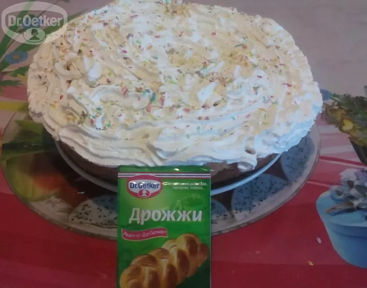 Кулич со сливками и вишней фото