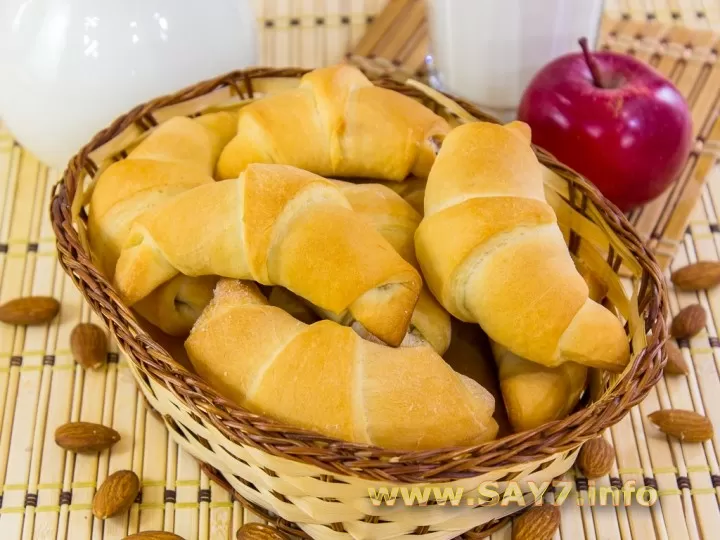 Завитушки с яблоками и орехами фото